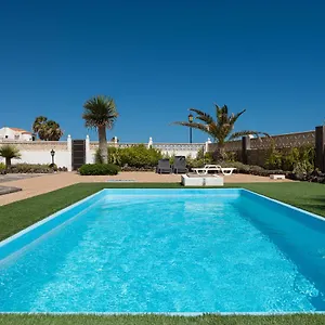 Homeforguest With Pool And Terrace 1 Min From The , Corralejo España
